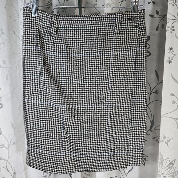Breeches Dresses & Skirts - Vintage Breeches Wool Alpaca Houndstooth Wrap Skirt Size 10 Classic Preppy Skirt